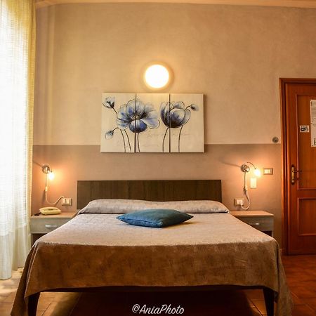Albergo Florida Taggia Buitenkant foto