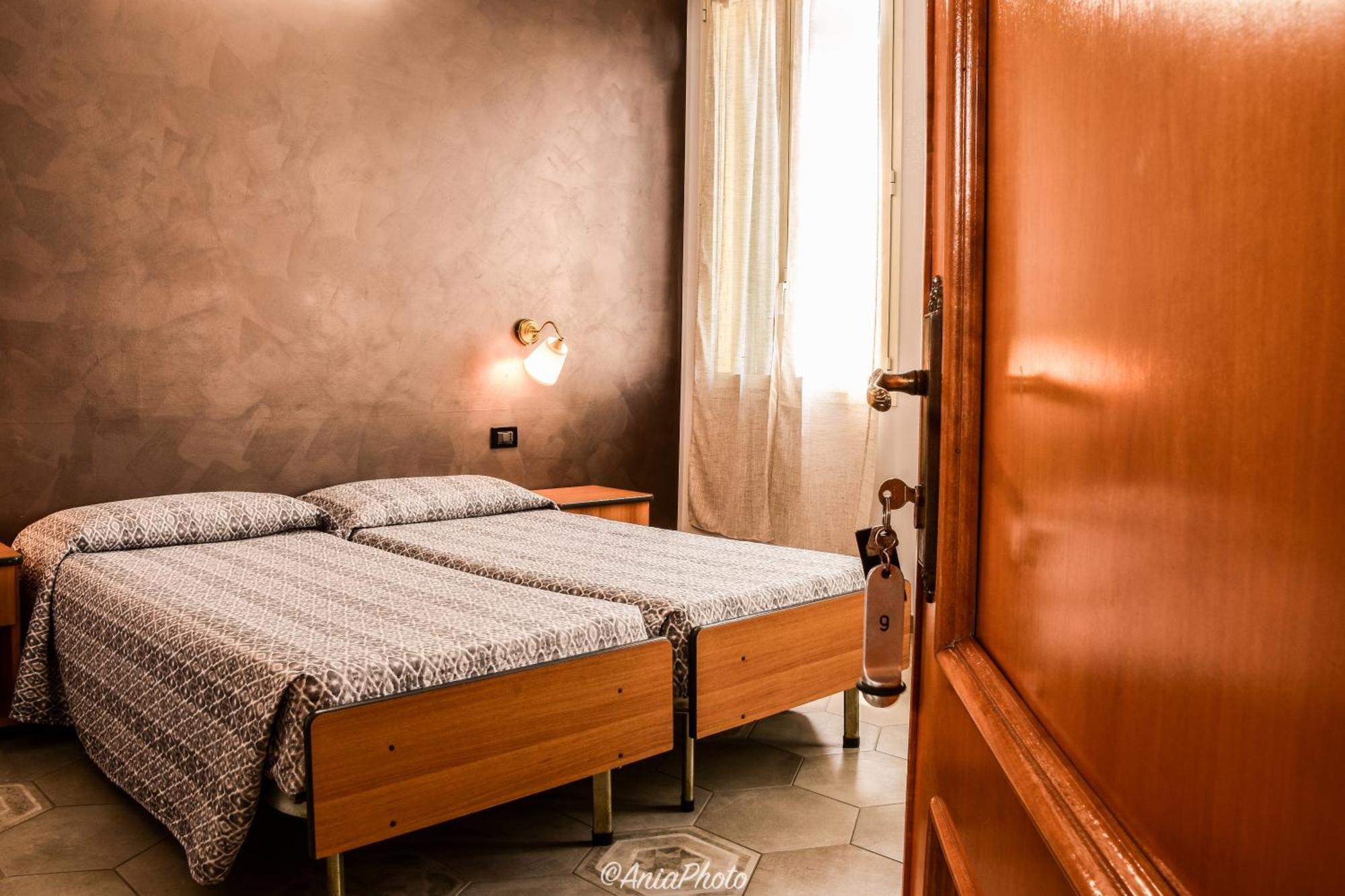 Albergo Florida Taggia Buitenkant foto