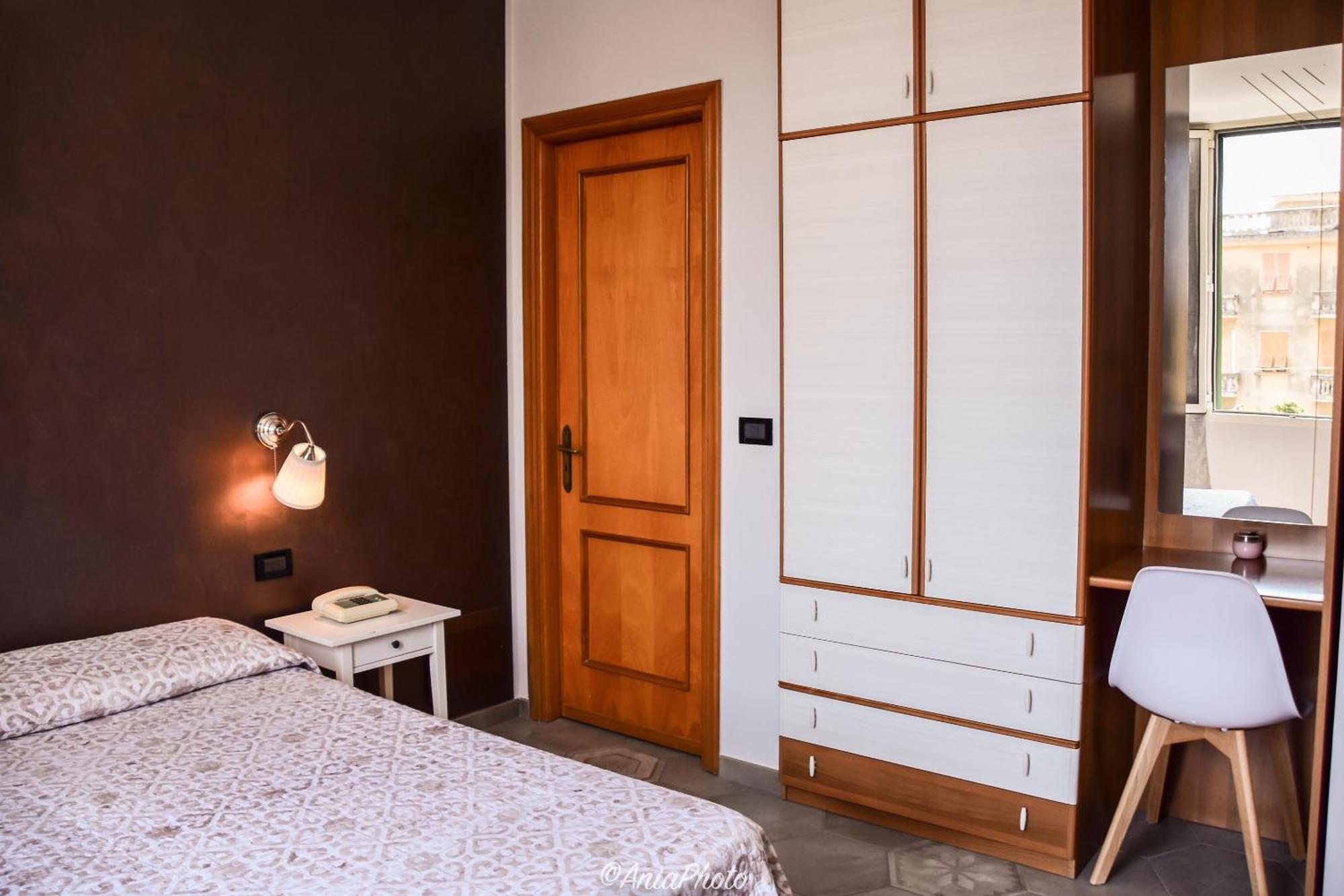 Albergo Florida Taggia Buitenkant foto