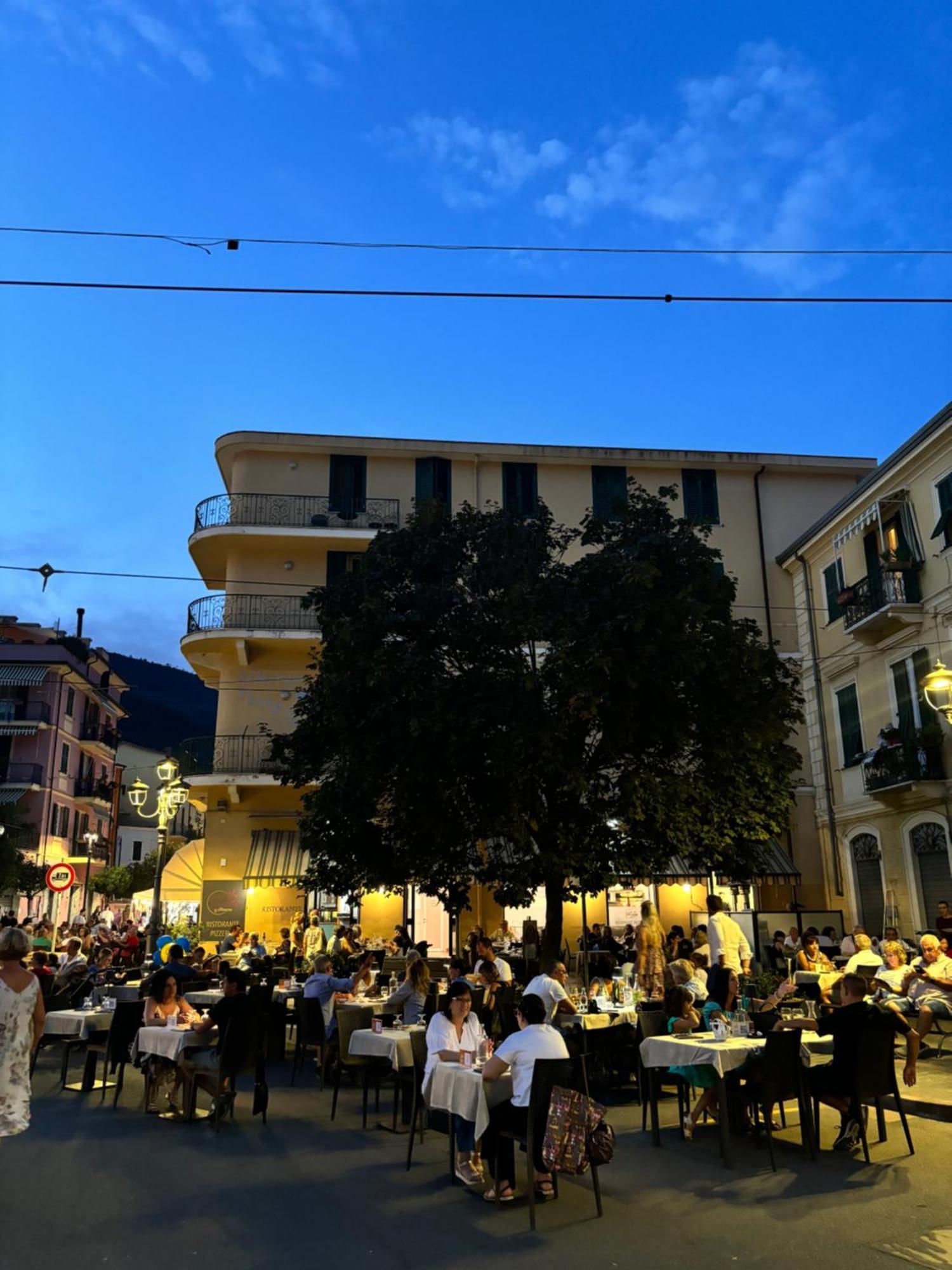 Albergo Florida Taggia Buitenkant foto